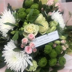 WHITE AND PINK LUXURY BQT