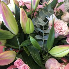 LARGE LILY AND ROSE HAND TIE